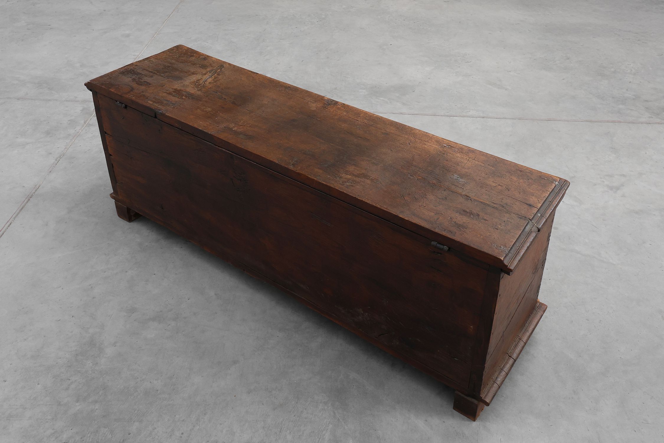 Rare Large Gothic 16th century carved solid oak chest, Francethumbnail